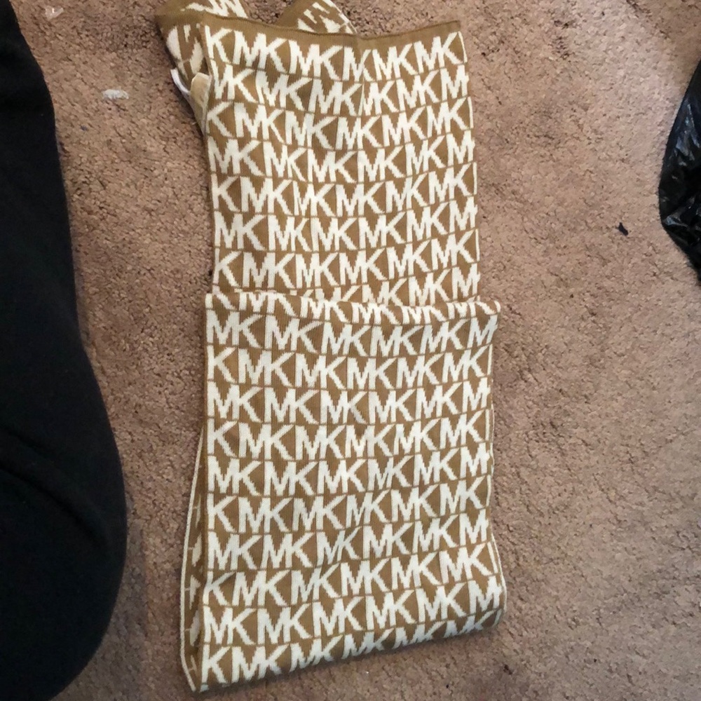 Michael Kors scarf